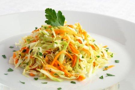 Советский салат из свежей капусты и моркови – рецепт пошагово