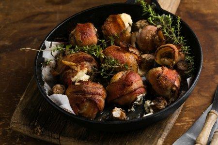 Шампиньоны в беконе в аэрогриле – рецепт очень вкусной закуски