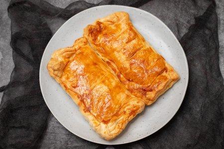 Очень простые и вкусные слойки с ветчиной и сыром в аэрогриле