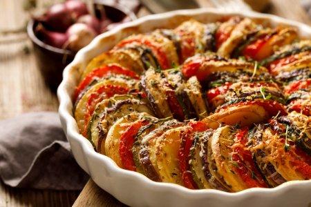 Картошка с кабачками и помидорами в духовке – вкусный рецепт