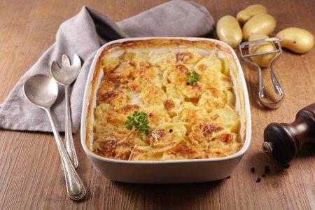 Простой рецепт картошки с фаршем и кабачками в духовке