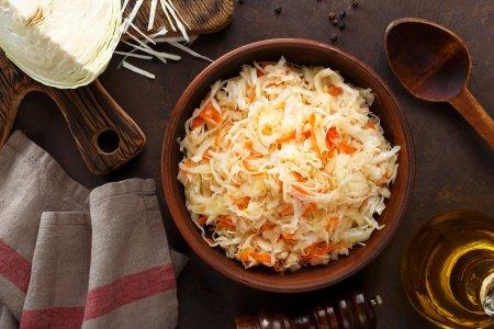 Хрустящая маринованная капуста с морковью – рецепт пошагово