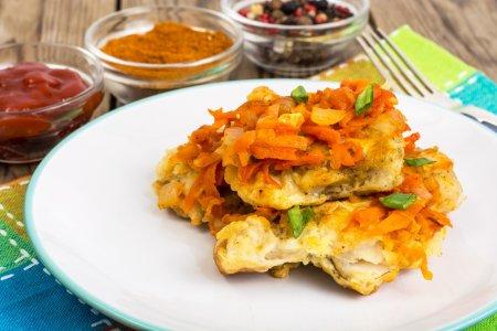 Тушеный судак с морковью и луком на сковороде – рецепт пошагово