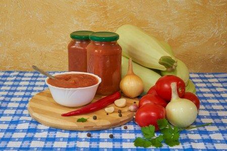Простая аджика из кабачков с томатной пастой на зиму