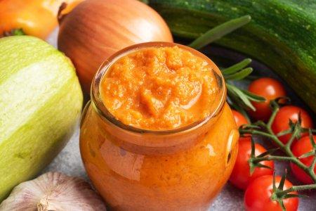 Нежная икра из кабачков с томатной пастой на зиму – рецепт пошагово