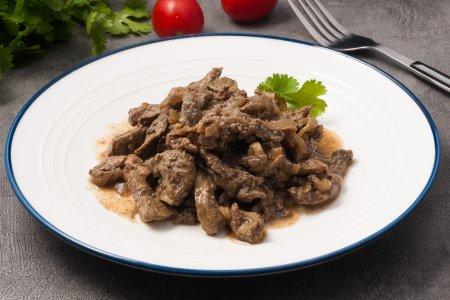 Бефстроганов из говяжьей печени со сметаной – классический рецепт