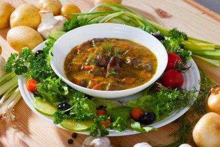 Вкусный гуляш из куриных сердечек с подливкой