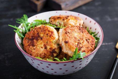 Сочные диетические котлеты из куриной грудки в духовке