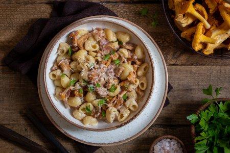 Паста с лисичками и беконом – очень вкусный рецепт на ужин