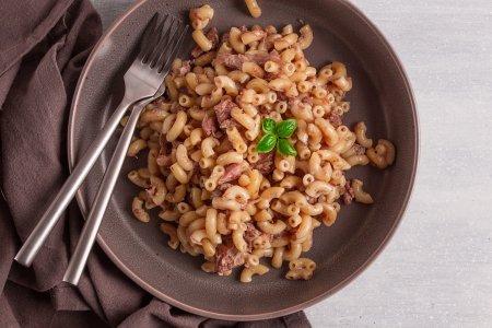 Макароны по-флотски с тушенкой на сковороде – отличный рецепт пошагово