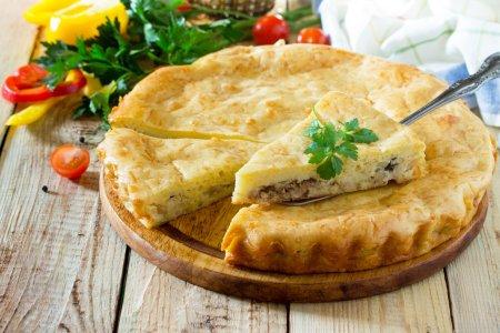 Заливной пирог с рыбными консервами на майонезе – простой рецепт