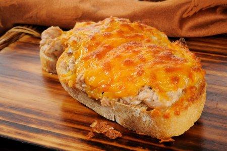 Горячие бутерброды с сайрой и яйцом в духовке – очень вкусный рецепт