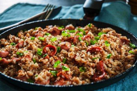 Гречка с сосисками на сковороде – быстрый и вкусный рецепт