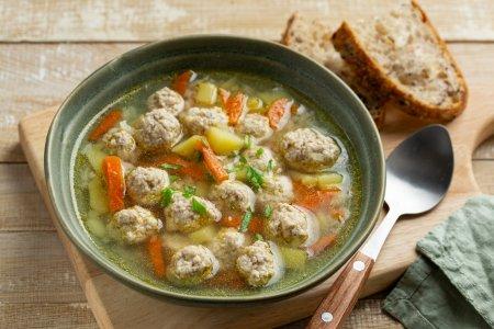 Суп с куриными фрикадельками и картошкой