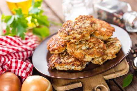 Куриные котлеты с сыром в духовке – вкусный рецепт пошагово