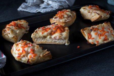 Горячие бутерброды с ветчиной и корейской морковью