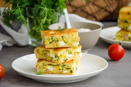 Заливной пирог с тунцом и зеленым луком на кефире – вкусный рецепт