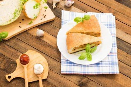 Заливной пирог с капустой на сковороде – вкусный и быстрый рецепт