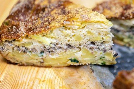 Заливной пирог с картошкой и рыбными консервами