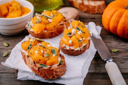 Брускетта с запеченной тыквой – очень вкусный рецепт пошагово