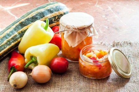 Салат «Пальчики оближешь» на зиму – простой рецепт пошагово