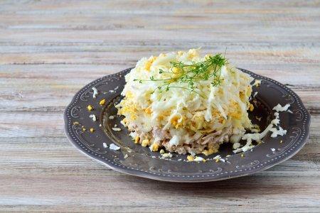 Салат «Невеста» с копченой курицей и плавленым сыром