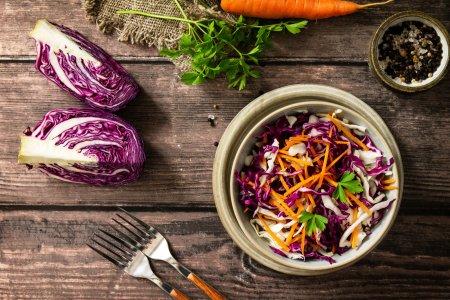 Очень вкусный салат «Коул Слоу» из краснокочанной капусты