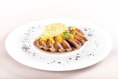 Медальоны из утки в духовке – простой и вкусный рецепт