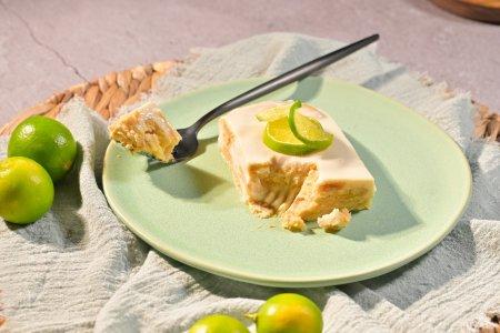 Торт из печенья и сметаны без выпечки – очень вкусный рецепт