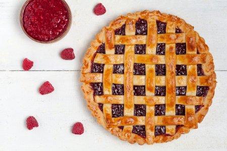 Открытый пирог из дрожжевого теста с вареньем
