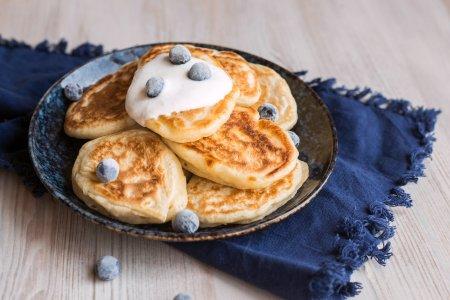 Пышные оладьи на кефире с сухими дрожжами