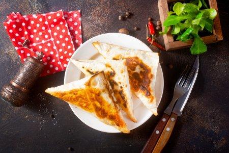 Треугольники из лаваша с колбасой и сыром – вкусный рецепт пошагово