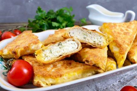 Треугольники из лаваша с творогом и сыром