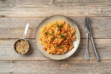 Жареный рис с фаршем и овощами на сковороде – вкусный рецепт