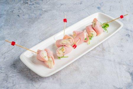 Вкусные рулетики из ветчины с творожным сыром – рецепт пошагово
