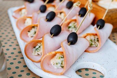 Рулетики из ветчины с сыром и яйцами – простой и вкусный рецепт