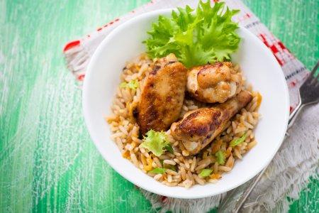 Плов с куриными крылышками на сковороде – вкусный рецепт