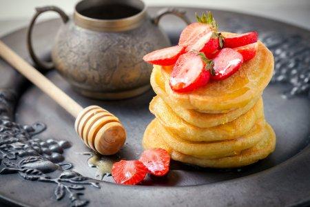 Пышные оладьи из кукурузной муки на сметане