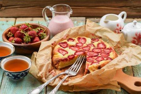 Пирог с замороженной клубникой в духовке – простой и вкусный рецепт