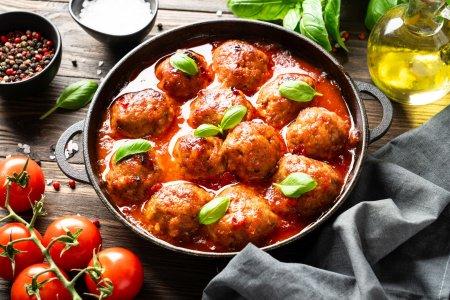 Куриные фрикадельки в томатном соусе в духовке – простой рецепт