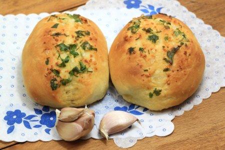 Чесночные булочки из дрожжевого теста к борщу – вкусный рецепт