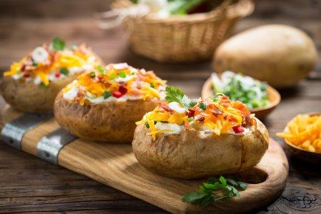 Картошка в мундире в аэрогриле: 8 рецептов сытного и вкусного блюда