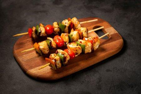 Куриные шашлычки с овощами на шпажках в аэрогриле