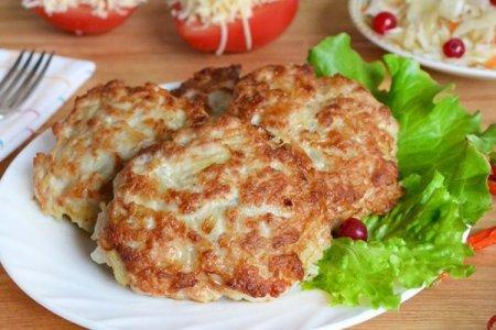 Рубленные котлеты из куриной грудки с майонезом и манкой на сковороде рецепт с фото