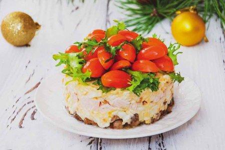 Салат с копченой курицей на день рождения - рецепты